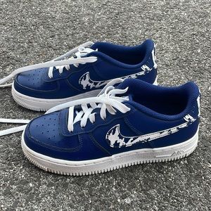 Boys’ Nike Air Force 1 size 4 Youth